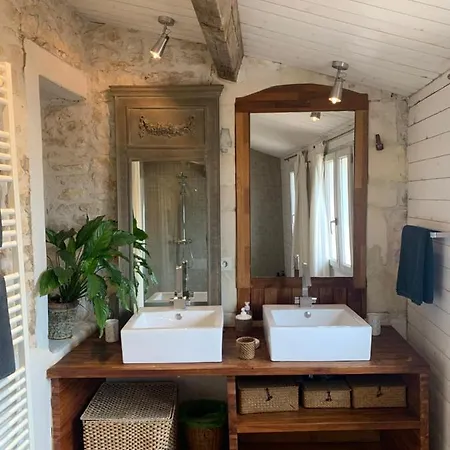 Alojamento de Acomodação e Pequeno-almoço Maison Face Au Soleil 3*