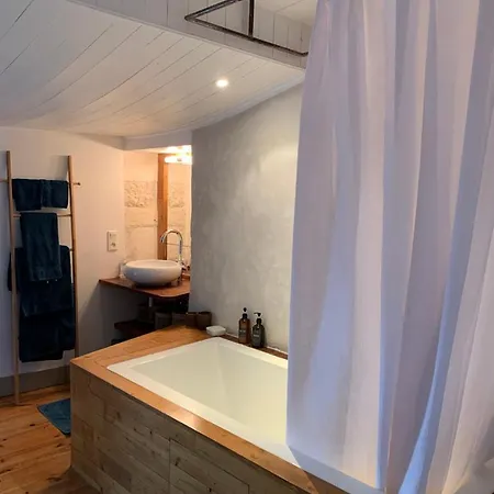 Alojamento de Acomodação e Pequeno-almoço Maison Face Au Soleil 3*