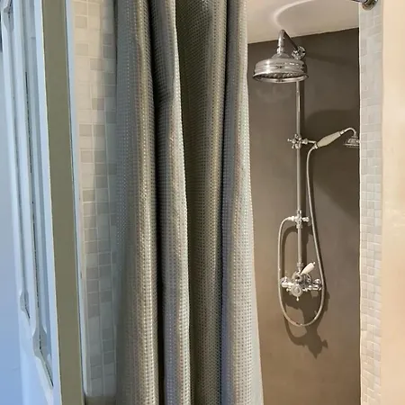 Maison Face Au Soleil Alojamento de Acomodação e Pequeno-almoço 3*