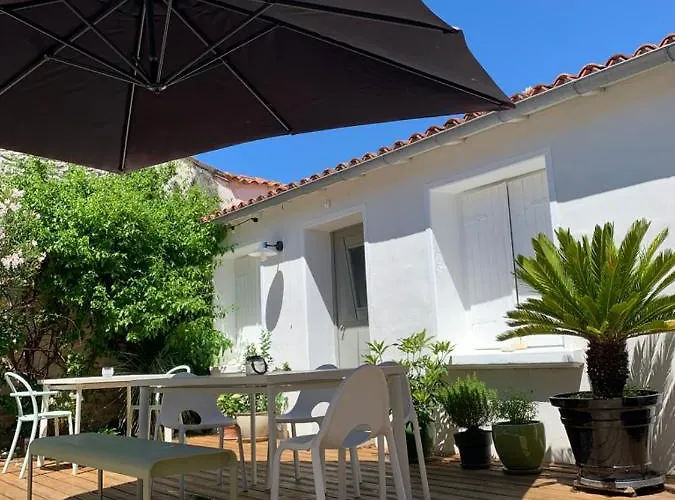 Maison Face Au Soleil Bed and breakfast 3*