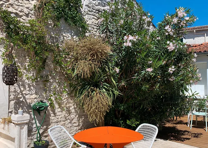 Maison Face Au Soleil Bed and breakfast 3*