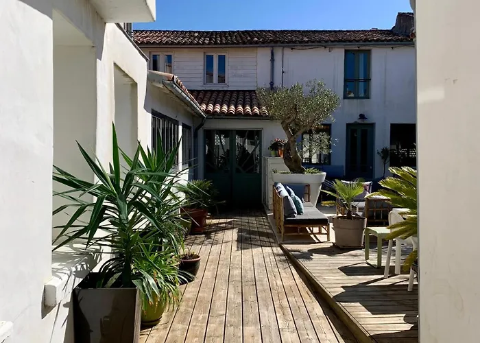 Bed and breakfast Maison Face Au Soleil 3*